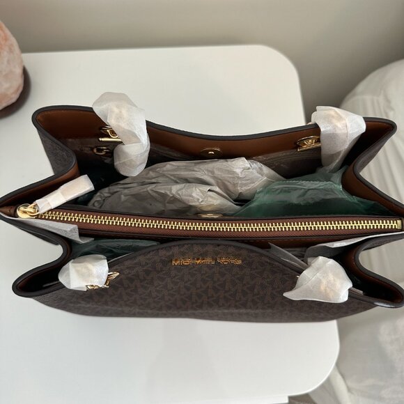 Michael Kors Brown Bag - Picture 3 of 3